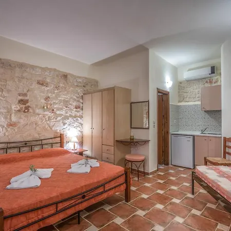 Dante's Maisonettes * Amoudi