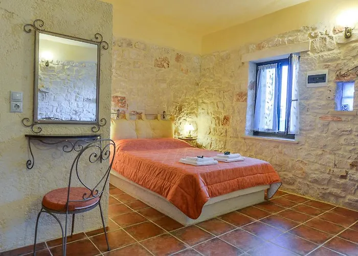 Dante's Maisonettes Amoudi