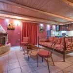 Dante's Maisonettes * Amoudi