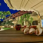 Dante's Maisonettes