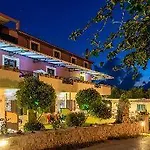 Dante's Maisonettes אמודי