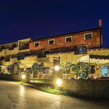 Dante's Maisonettes Amoudi