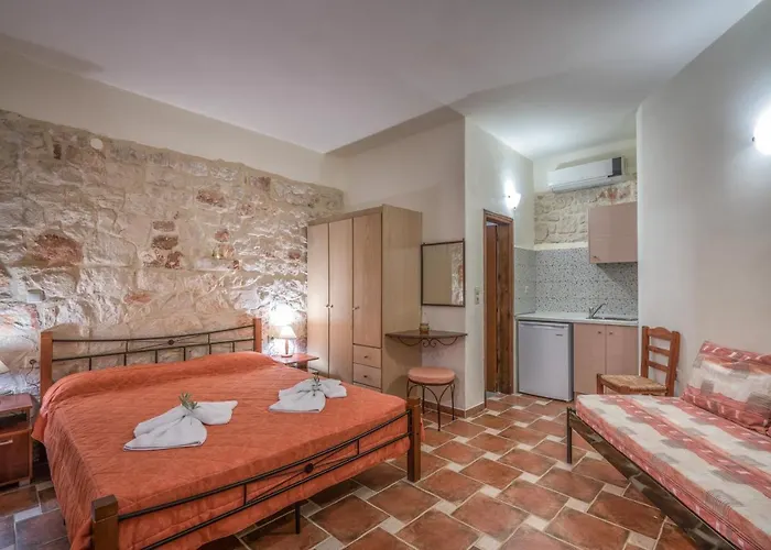 Dante's Maisonettes * Amoudi