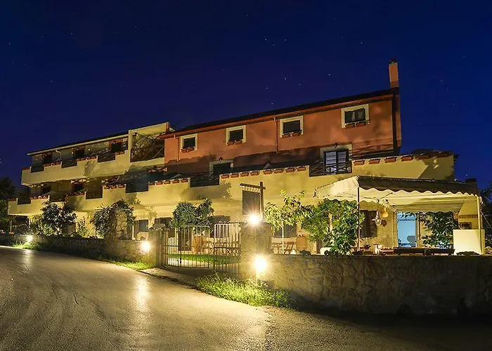 Dante's Maisonettes Amoudi